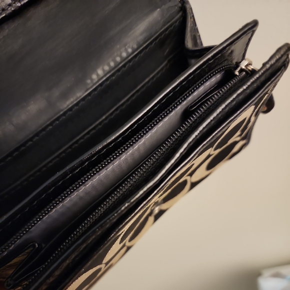 Coach CC Logo Wallet - Picture 7 of 9